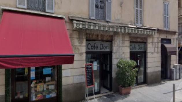 Soffocato da un pezzo di pizza, 85 enne muore davanti ad un bar a Novara
