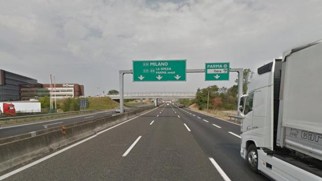 A1, furgone si ribalta nella notte all'altezza di Parma: due feriti, uno è grave
