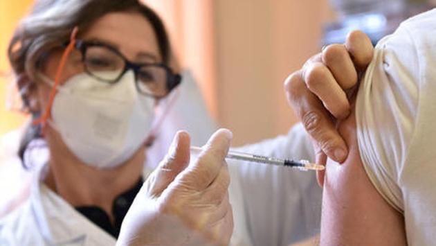 Confermata, nel tempo, l’efficacia dei vaccini:  i non vaccinati rischiano 15,6 volte di più la terapia intensiva