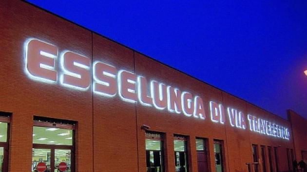 Arrestata una rumena per tentato furto aggravato all’Esselunga di via Traversetolo