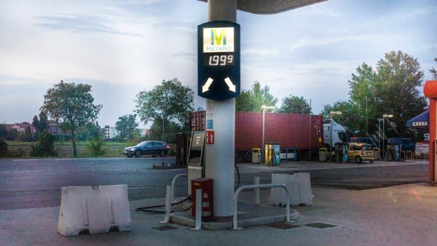 Caro metano, il prezzo del carburante raddoppia in 24 ore