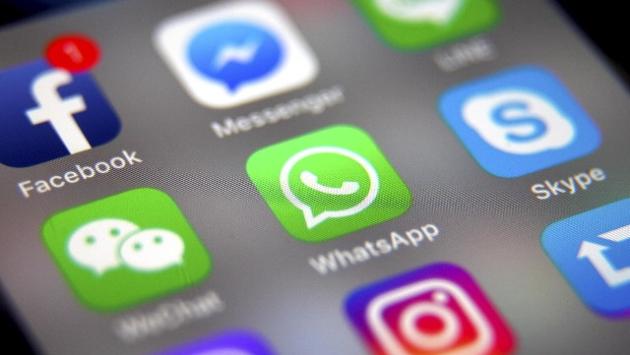 Como, chat di classe con video porno e contenuti filo-nazisti: 6 minorenni denunciati (5 sono ragazze)