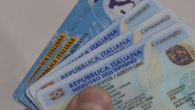 Due mesi d'attesa per la carta d'identità. A Reggio bastano 3 giorni