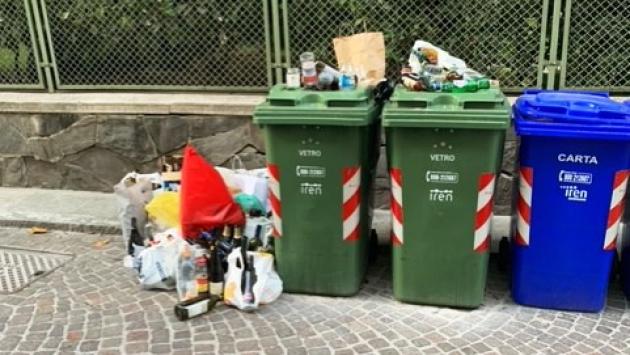 Cassonetti del vetro in borgo Riccio 