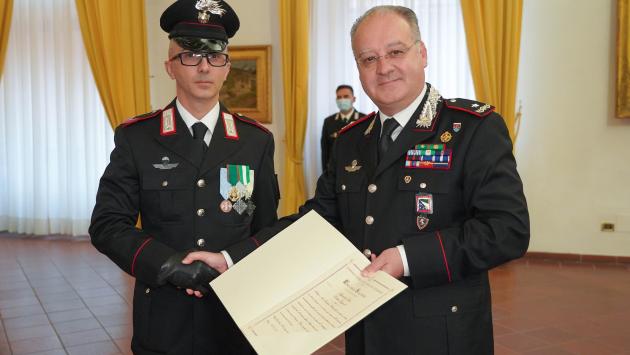 Rimosse le transenne scagliate sui binari prima del passaggio del treno: encomio al carabiniere Spagnoli
