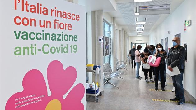 Meschi: «Terza dose per gli over 60? Molti non hanno ancora la prima»