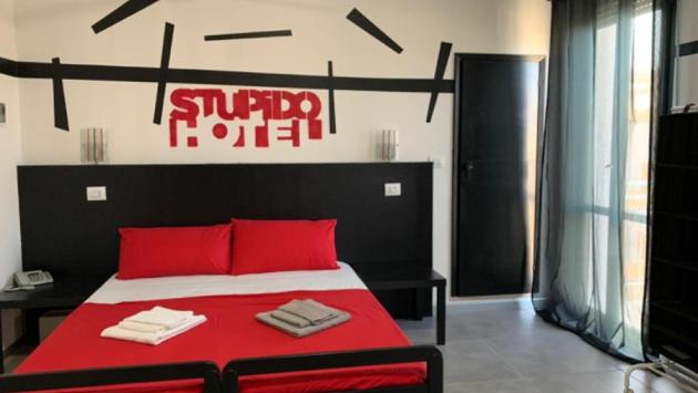 Vacanza in hotel a un euro a notte? Sì, ma in diretta streaming