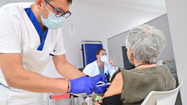 Scendono sotto i 2 milioni i non vaccinati over 50 in Italia (300 mila dall'8 gennaio)