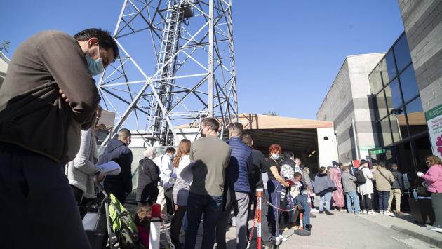 L'effetto Green pass si vede, tutti in coda per gli open day