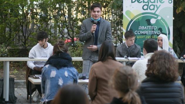 Meglio il Green pass o l'obbligo di vaccino? Sfida di debate tra i ragazzi