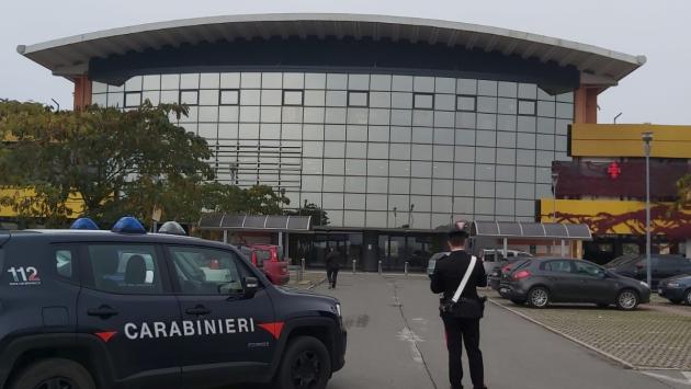 Perde il portafoglio con 2000 euro al supermercato: restituito