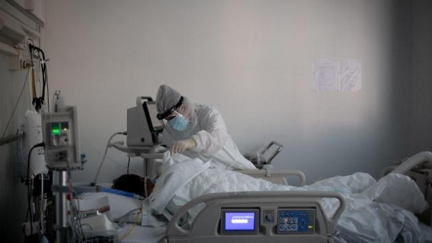 Avevano paura del vaccino: Covid stermina una famiglia, morti sei 