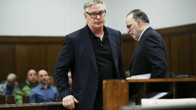 La pistola di Baldwin usata per gioco con proiettili veri da membri della troupe