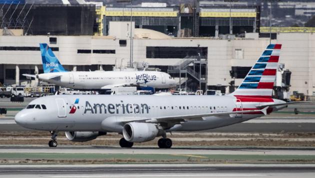 Carenza di personale, American Airlines cancella 400 voli 