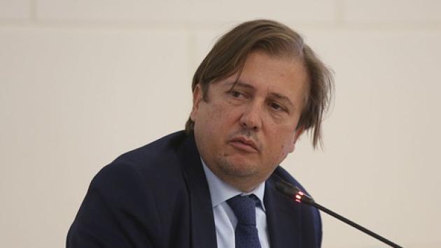 Vaccino, Sileri: "Per la terza dose priorità anche per i docenti"