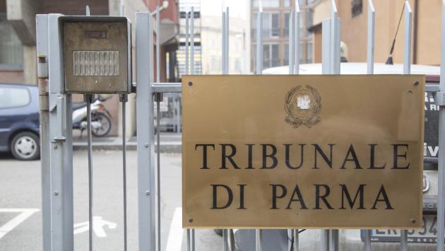 Truffa un clandestino con la promessa di un lavoro in regola