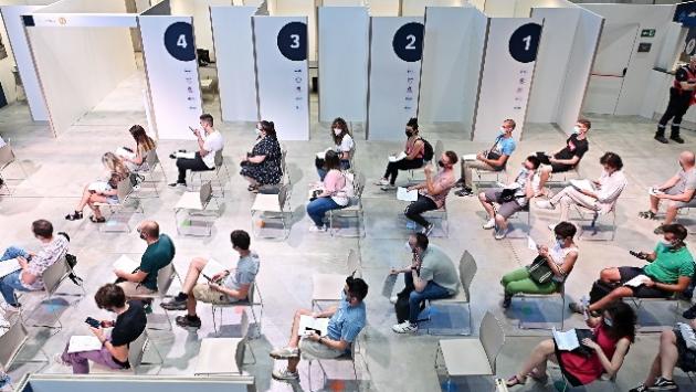 Emilia Romagna, balzo delle terze dosi: via anche agli over 60