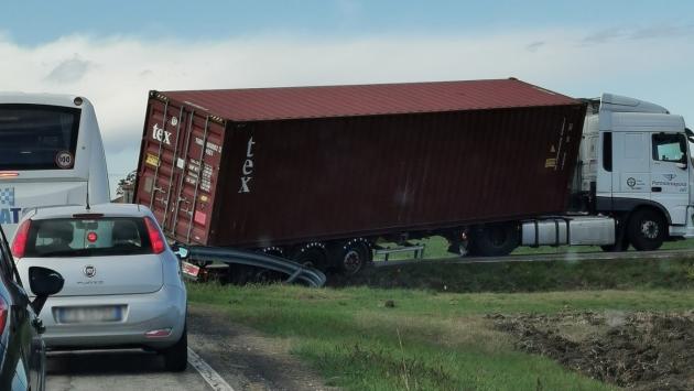 Baganzola, bus bloccati e traffico nel caos