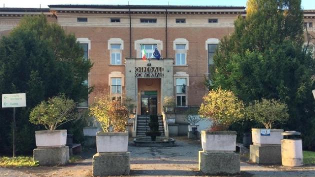 Partorisce in auto, infermiera l'assiste in videochiamata
