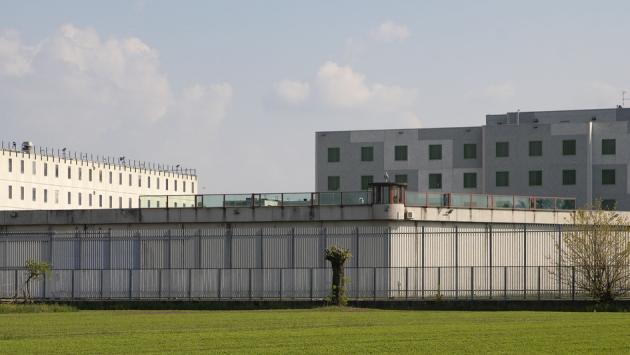 Detenuto pestato e fatto inginocchiare: agente condannato a 1 anno e 4 mesi