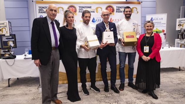 Due parmigiani salgono sul podio