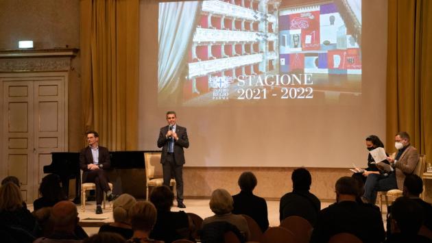 La stagione lirica anticipa. E parte con l'operetta