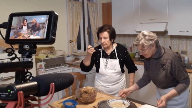 Albina e Ave, rezdore star di YouTube grazie alla serie web «Pasta Grannies»