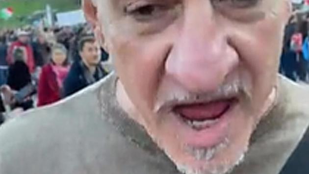 Manifestazione no-vax a Roma, Selvaggia Lucarelli aggredita con una testata