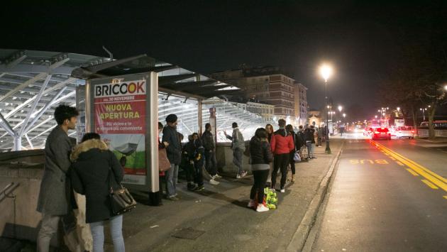 Sedicenne rapinato da una baby gang