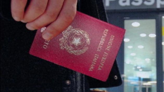 Assoviaggi, ritardi passaporti fanno saltare 80mila viaggi