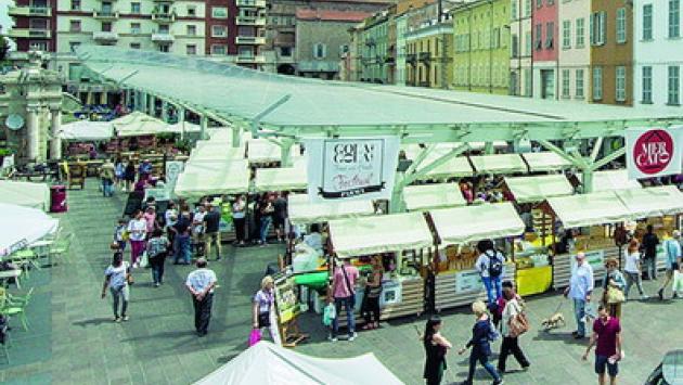 Il mercato profuma  dei mille sapori dell'Italia