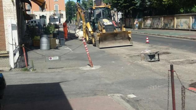 Lavori stradali in via Venezia. E disagi.