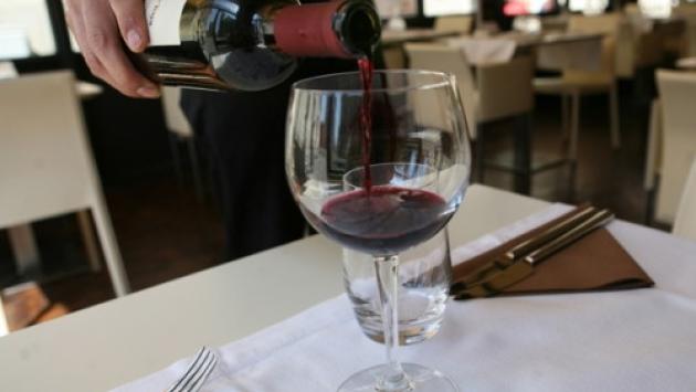 Mal di testa da vino rosso? Colpa di antiossidante naturale 