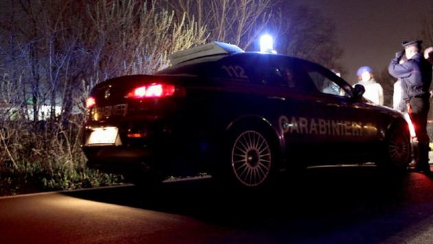 Anziano malato si perde nella notte, i carabinieri lo aiutano a ritrovare la sua casa