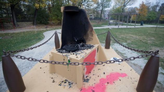Monumento della Folgore danneggiato, «un gesto infame»