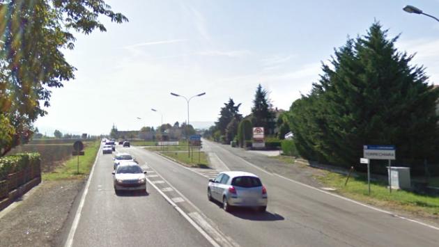 Torrechiara, furgoncino fuori strada sulla Massese: un ferito