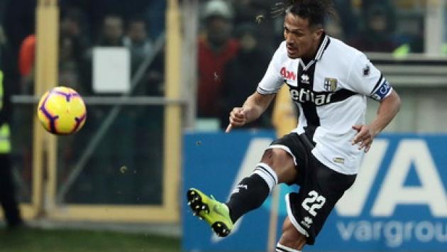 Torna Alves: difesa a tre?
