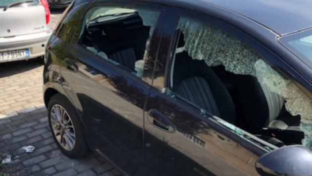 «Ho visto i vandali spaccare le macchine»