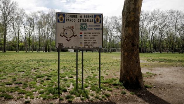 Cittadella e il «Giardino» off limits per vento: i parmigiani bocciano le chiusure