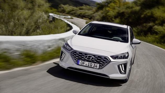 Hyundai Ioniq si rinnova (e si fa in tre) 