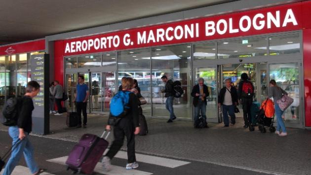 Allarme bomba: chiuso l'aeroporto di Bologna