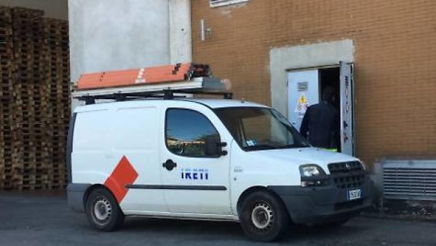 Blackout elettrico per alcuni condomini in via Piva. Tecnici Iren al lavoro per riparare il guasto
