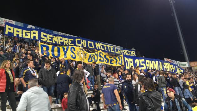 Striscione in curva per i 25 anni dei Boys Busseto