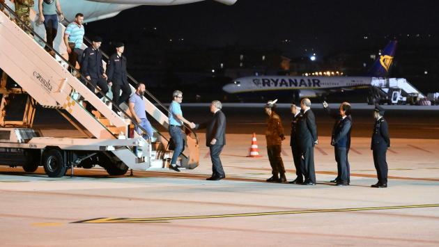 Atterrato primo aereo con italiani evacuati dal Sudan, ad accoglierli Tajani
