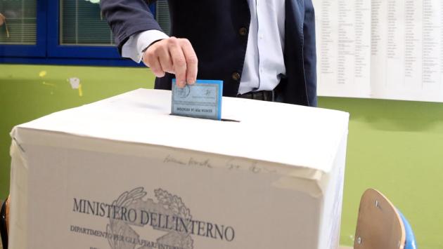 Il centrosinistra vince a Firenze, Bari, Cremona e Perugia, il centrodestra a Lecce, Avellino e Caltanissetta 