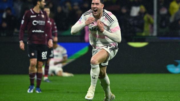 La Juve vince 2-1 in rimonta a Salerno, resta a -2 dall'Inter