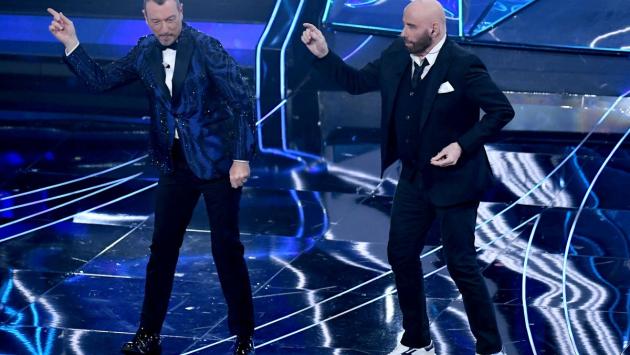 A Sanremo l'emozione di Allevi. Si balla con Travolta, Geolier in testa