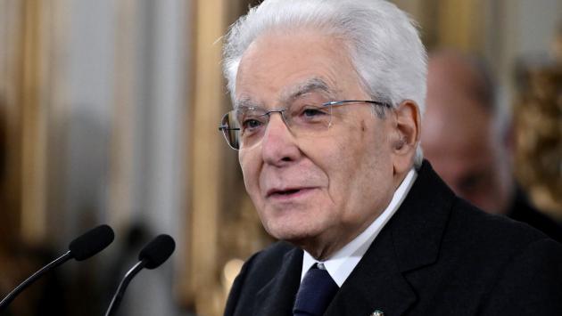 Mattarella fa visita agli azzurri "Per voi l'affetto dell'Italia"