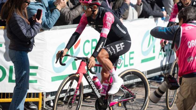 Carapaz re di Bismantova: vince in solitaria al Giro, Del Toro resta maglia rosa
