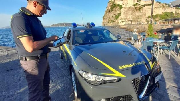Ischia, controlli degli affitti abusivi. 52 violazioni accertate